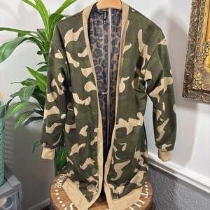 Crazy Train Hide N Seek Reversible Camo Leopard Cardigan - Sz M